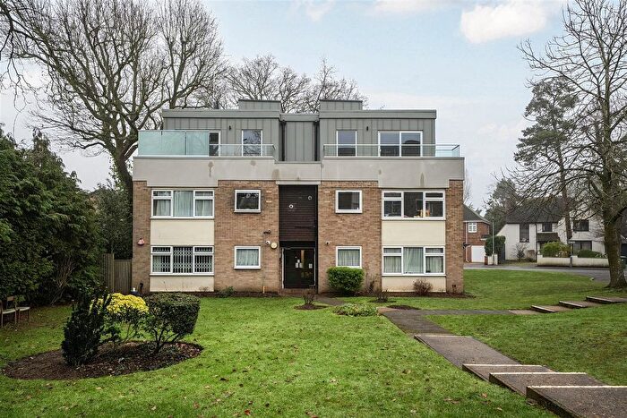 2 Bedroom Flat For Sale In The Rutts, Bushey Heath, Bushey, WD23