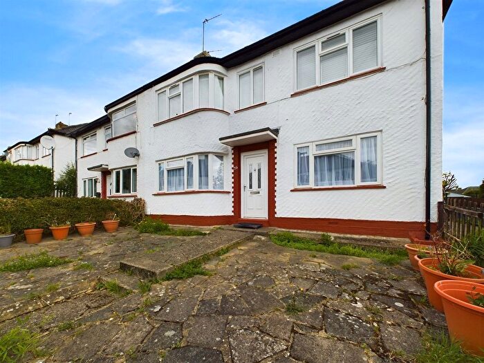 2 Bedroom Flat To Rent In Otterburn Gardens, Isleworth, TW7