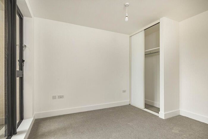 1 Bedroom Flat To Rent In Medway Street Chatham, ME4