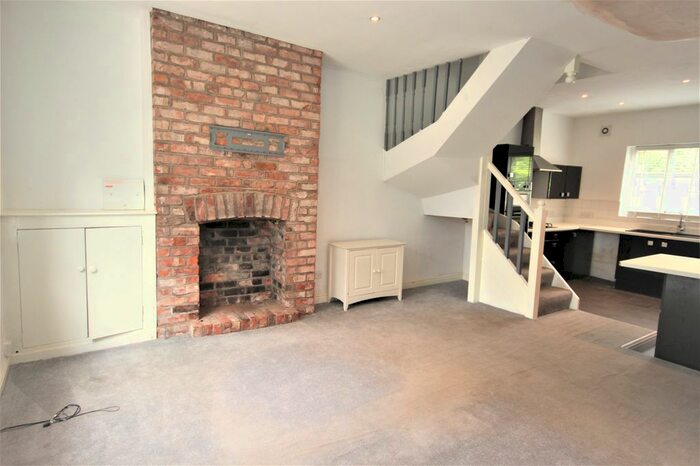 3 Bedroom Terraced House To Rent In Wilmslow Road, Cheadle, Cheshire, SK8