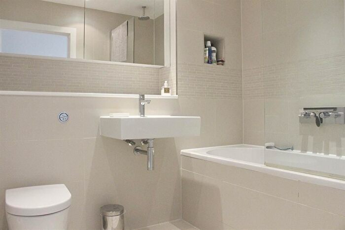 1 Bedroom Flat To Rent In Francis House, Pump House Crescent, Brentford, TW8