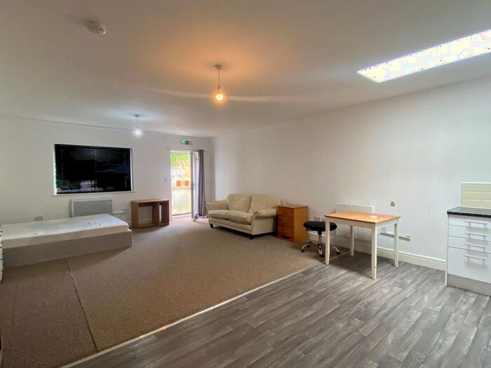 Studio To Rent In Chipstead Valley Road, Coulsdon, CR5