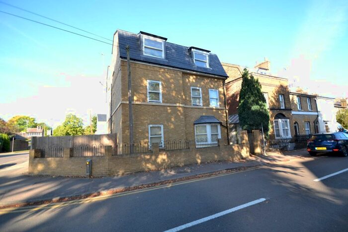 2 Bedroom Flat To Rent In New Road, Ware, Hertfordshire, SG12