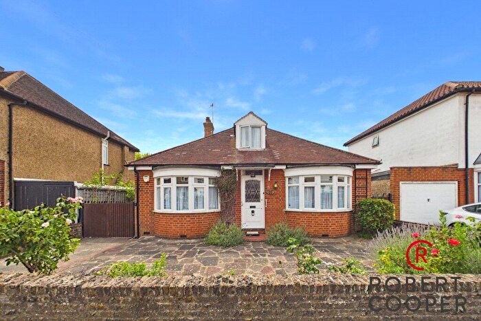 3 Bedroom Bungalow For Sale In Acacia Avenue, Eastcote, HA4