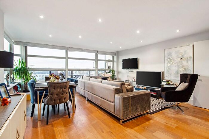 3 Bedroom Flat For Sale In Buckingham Palace Road, Westminster, SW1W