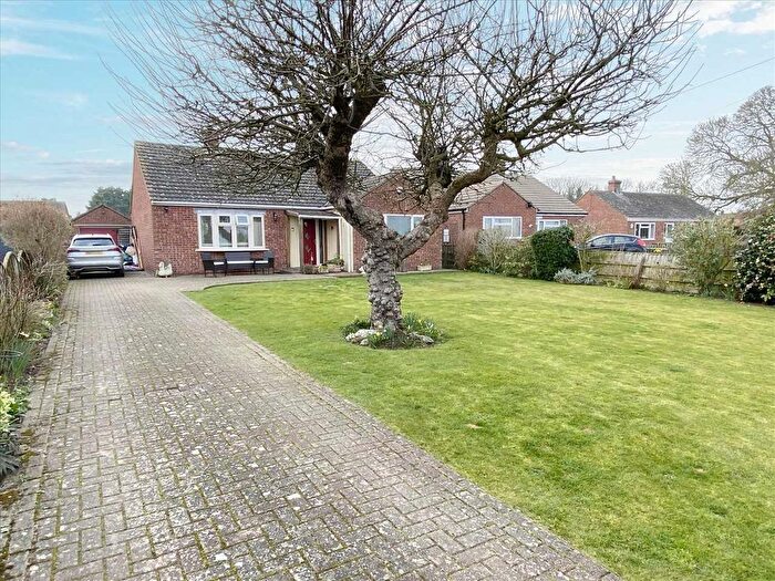 2 Bedroom Detached Bungalow For Sale In East Street, Helpringham, NG34