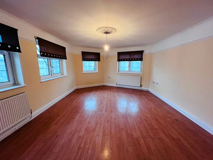 3 Bedroom Flat To Rent In Terminus Road, Eastbourne, BN21