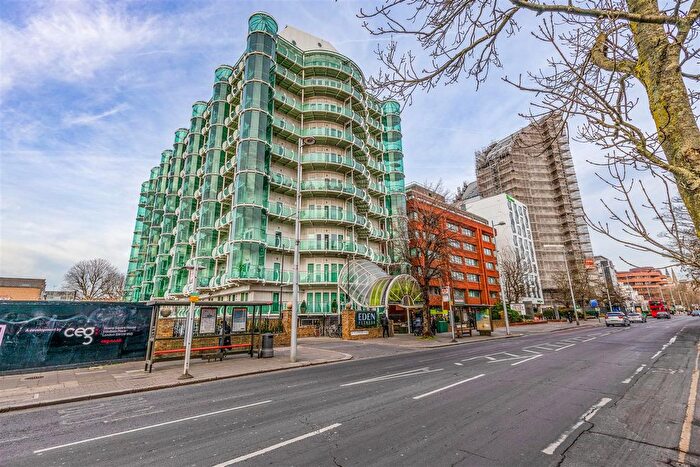 2 Bedroom Flat To Rent In Cavalier House, - Uxbridge Road, Ealing, W5