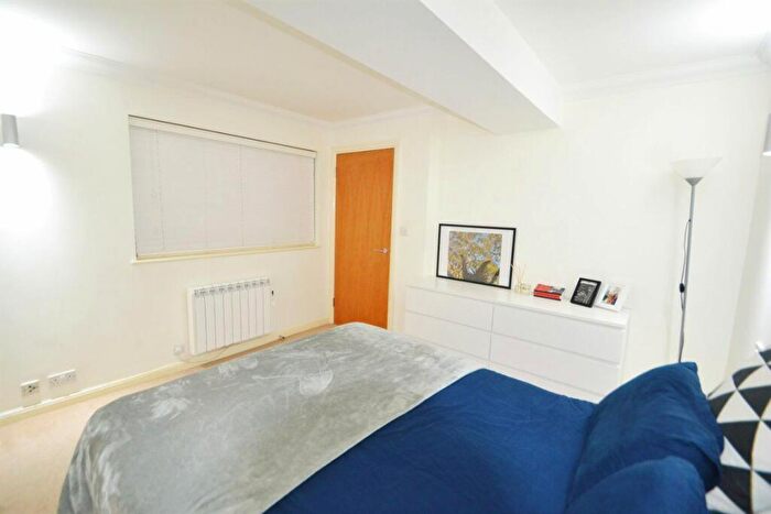 1 Bedroom Flat To Rent In Stunning One Bed With Gorgeous Canal Views, NW1