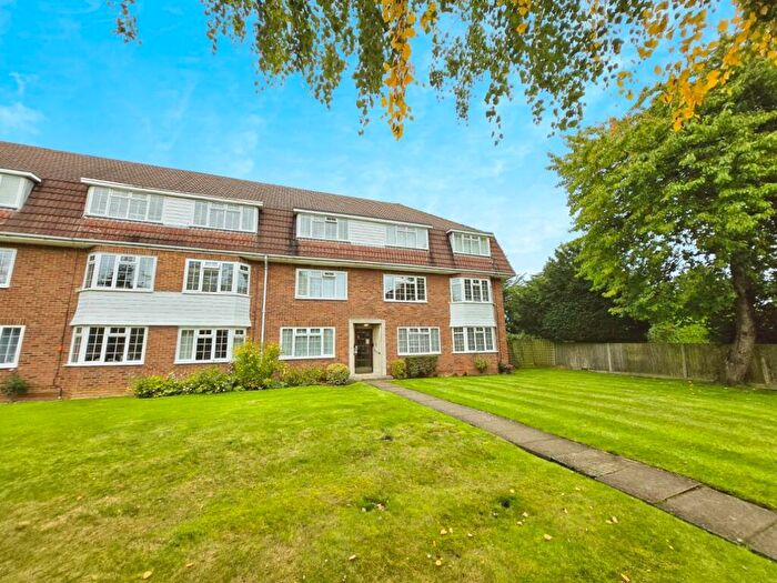 2 Bedroom Flat To Rent In Hemingford Road, Cheam, Sutton, SM3