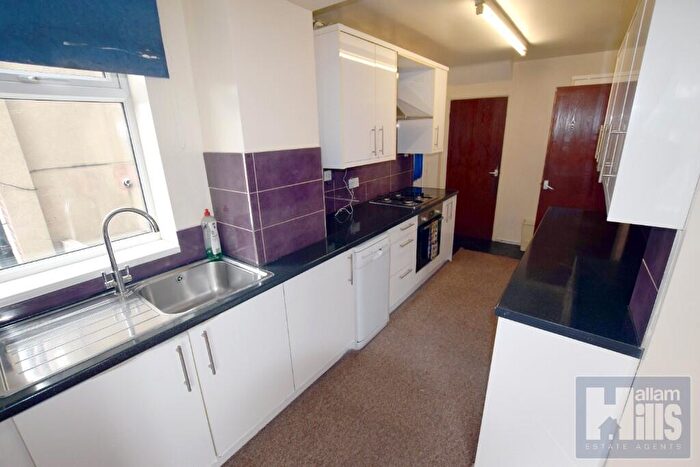 3 Bedroom Semi-Detached House To Rent In Gleadless Road, Sheffield, S2