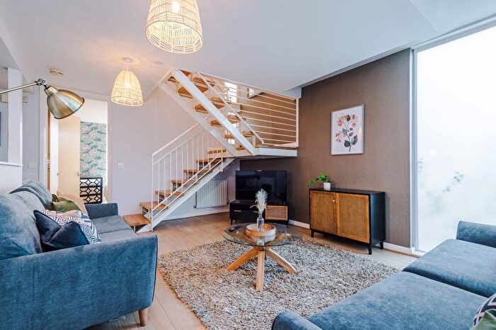 3 Bedroom Town House To Rent In Rylance Street, Manchester, M11