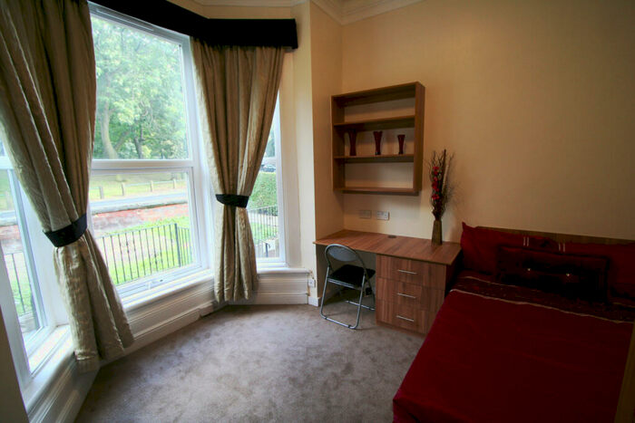 9 Bedroom House To Rent In Hyde Park Road, Leeds, LS6