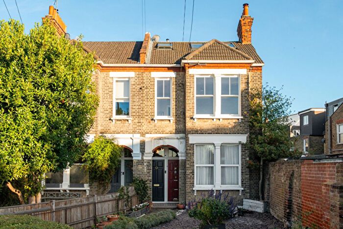 3 Bedroom Maisonette For Sale In Avarn Road, London, SW17
