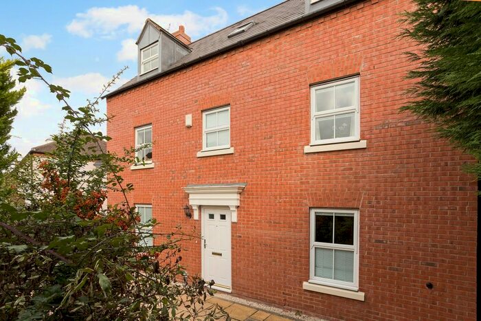 5 Bedroom Flat To Rent In Griffith Close, Bishopton, Stratford-Upon-Avon, CV37