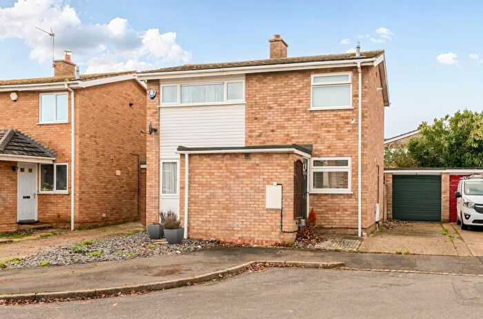 3 Bedroom Detached House For Sale In Dove House Close, Bromham, MK43