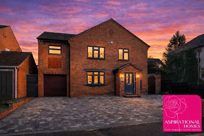 4 Bedroom Detached House For Sale In Thorpe Street, Raunds, Northamptonshire, NN9