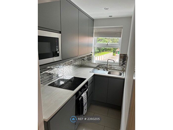 1 Bedroom Flat To Rent In Harwood Court, Stockport, SK4