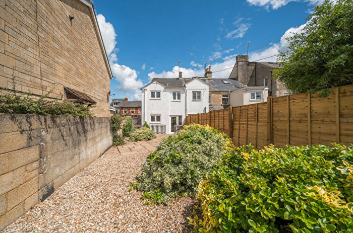 3 Bedroom End Of Terrace House For Sale In Victoria Road, Cirencester, Gloucestershire, GL7
