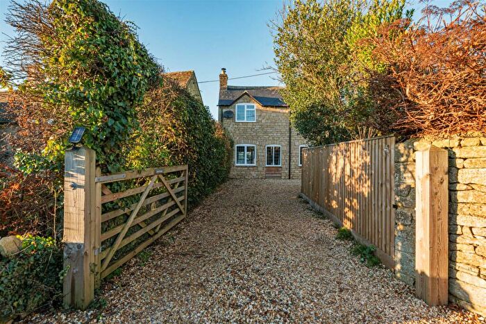 4 Bedroom Detached House For Sale In High Street, Milton-Under-Wychwood, OX7