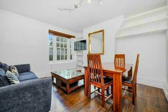 3 Bedroom Flat To Rent In Kennington Park Road, London, SE11