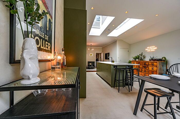3 Bedroom Semi Detached House For Sale In Palace Road, Bromley, BR1