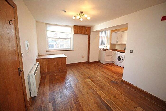 1 Bedroom Flat To Rent In Holsworthy, Devon, EX22