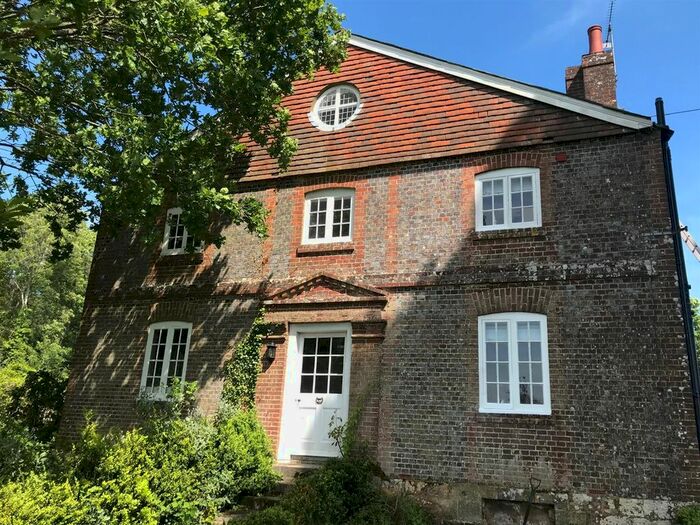 3 Bedroom Property To Rent In Mountfield, Robertsbridge, TN32