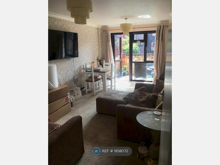 1 Bedroom Flat To Rent In Clifton Road, Worthing, BN11