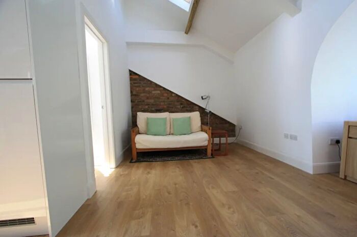 1 Bedroom Flat To Rent In Brighton Road, South Croydon, CR2