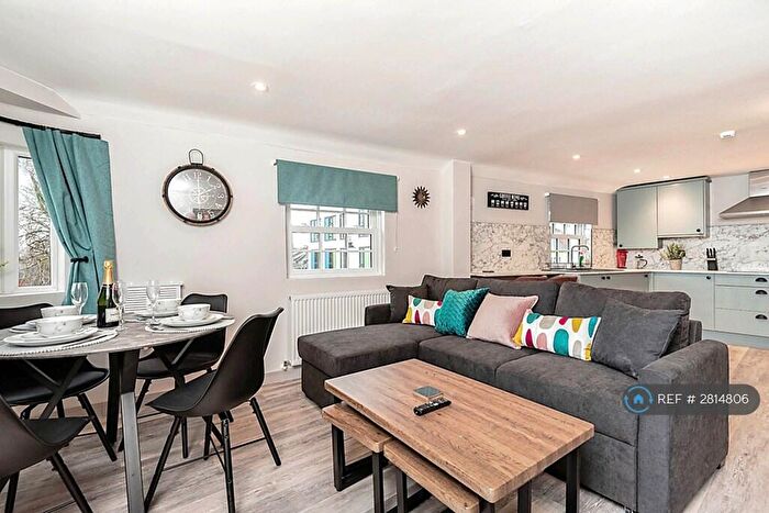 2 Bedroom Penthouse To Rent In High Street, Cheltenham, GL50