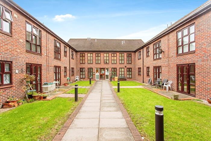 1 Bedroom Flat For Sale In Wedgwood Way, Rochford, Essex, SS4