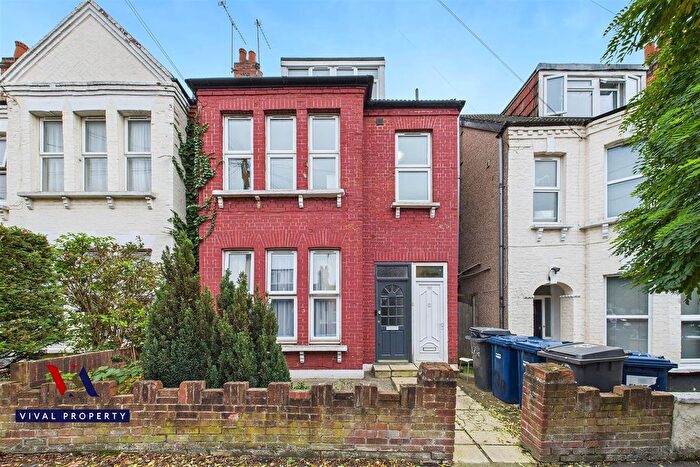 4 Bedroom Flat To Rent In Ash Grove, London, NW2