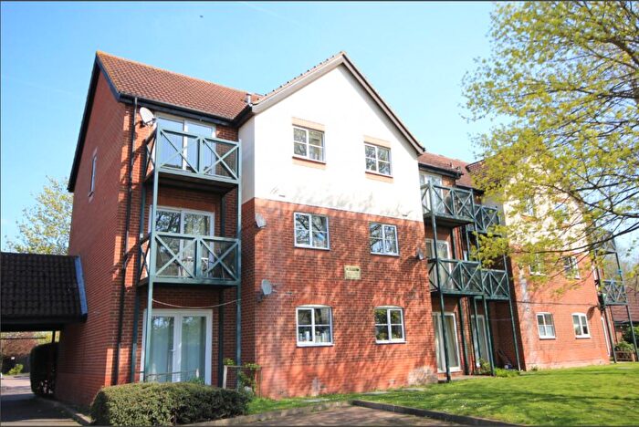 2 Bedroom Apartment To Rent In Admirals Court, Rose Kiln Lane, Reading, Berkshire, RG1