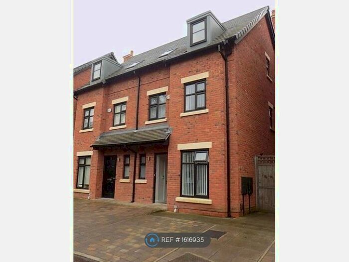 4 Bedroom Semi-Detached House To Rent In Old Boatyard Lane, Worsley, Manchester, M28