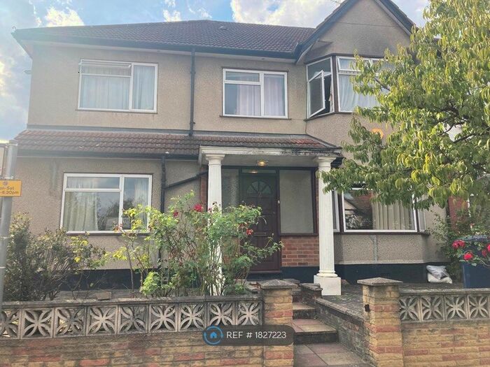 5 Bedroom Semi-Detached House To Rent In Aprey Gardens, Hendon, NW4