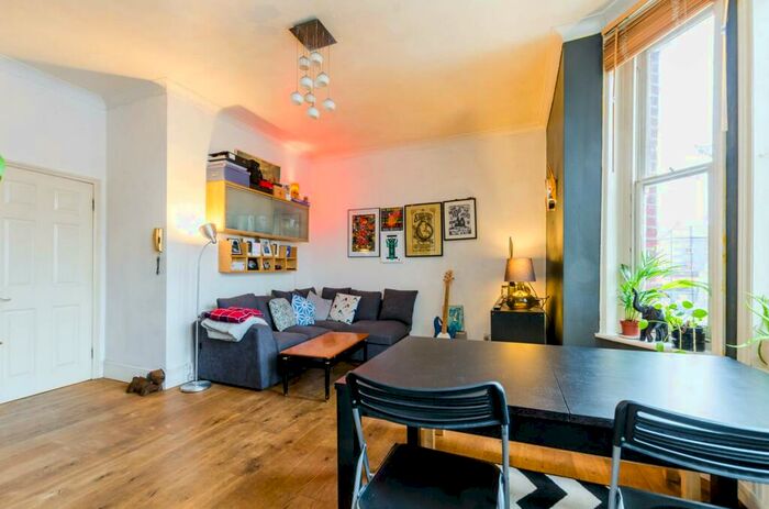 2 Bedroom Flat To Rent In Coldharbour Lane, Camberwell, London, SE5