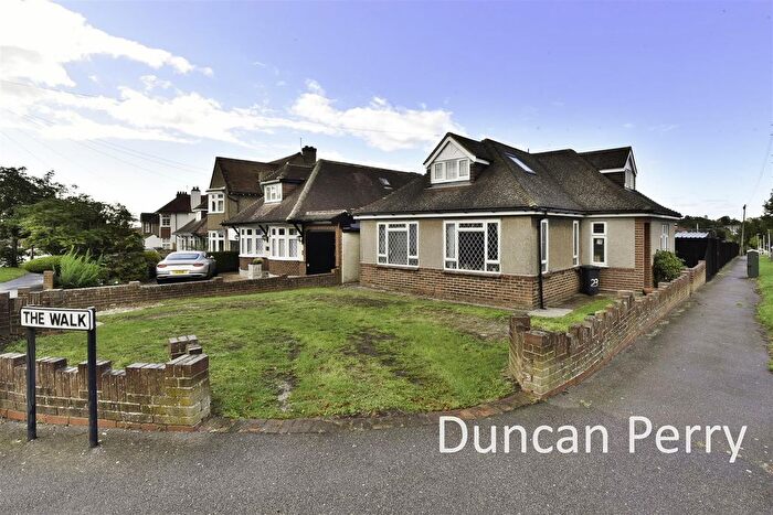 4 Bedroom Chalet For Sale In The Walk, Potters Bar, EN6