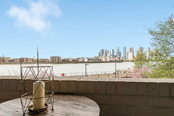 2 Bedroom Flat For Sale In Cable Walk, Greenwich, SE10