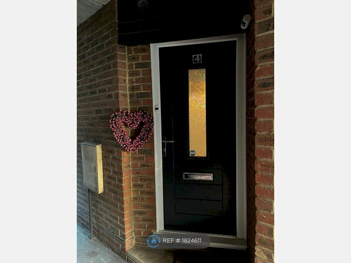 1 Bedroom Flat To Rent In Chalet Court, Bordon, GU51