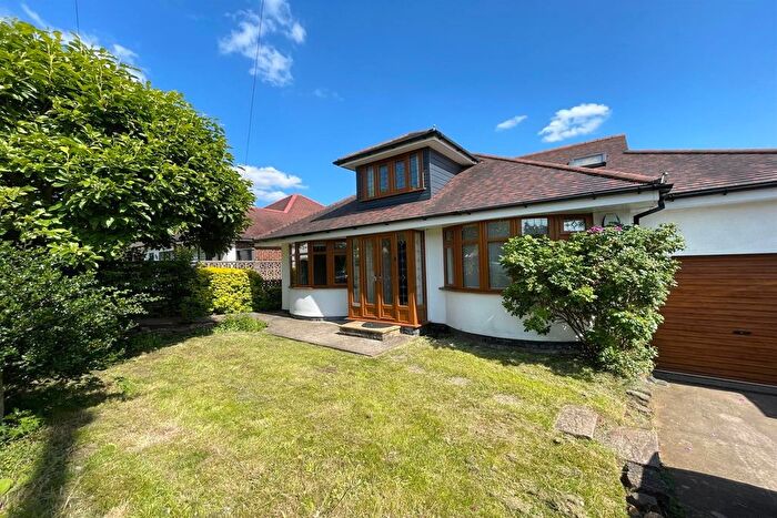 4 Bedroom Detached House To Rent In Hall Drive, Wollaton, Nottingham, NG8