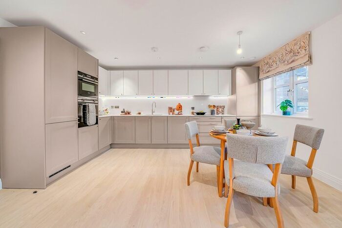2 Bedroom Flat To Rent In Valebridge Road, Burgess Hill, RH15