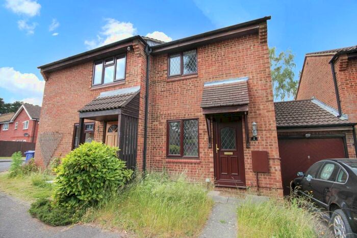 2 Bedroom End Of Terrace House To Rent In Axbridge, Bracknell, RG12