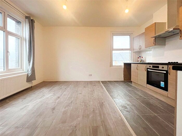 4 Bedroom Flat To Rent In St. Albans Road, Watford, Hertfordshire, WD24