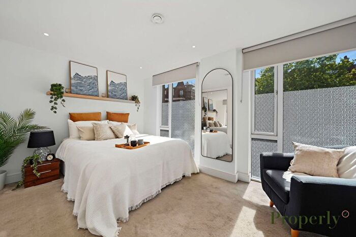 1 Bedroom Flat For Sale In Gaumont Place, London, SW2