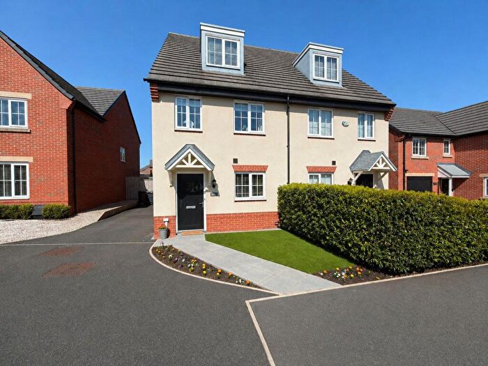 3 Bedroom Semi-Detached House For Sale In Glovers Way, Burscough, L40