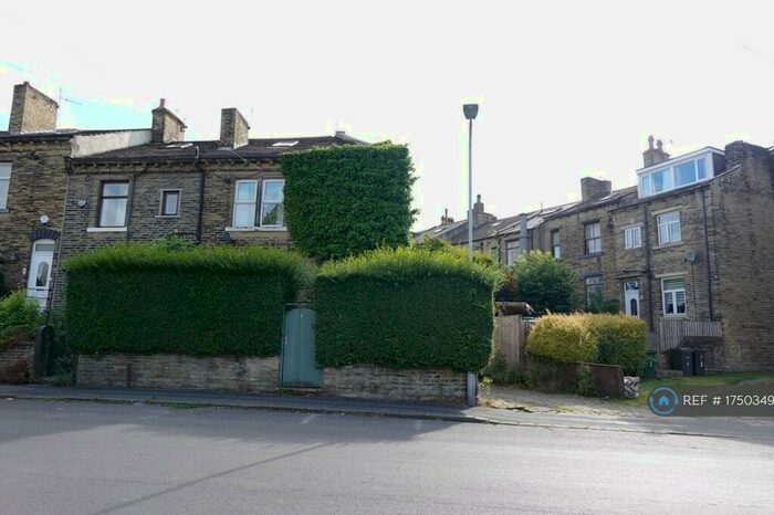 2 Bedroom End Of Terrace House To Rent In Cavendish Road, Idle, Bradford, BD10