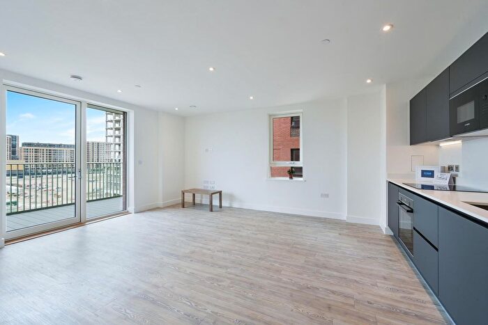 2 Bedroom Flat To Rent In Lilium Court, Dagenham Green, RM9
