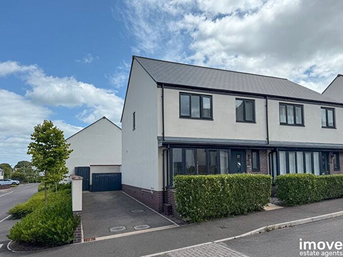 3 Bedroom Semi-Detached House For Sale In Foxglove Way, Paignton, TQ4