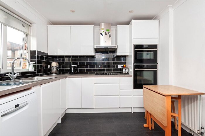 3 Bedroom End Of Terrace House For Sale In Meadway, Twickenham, TW2